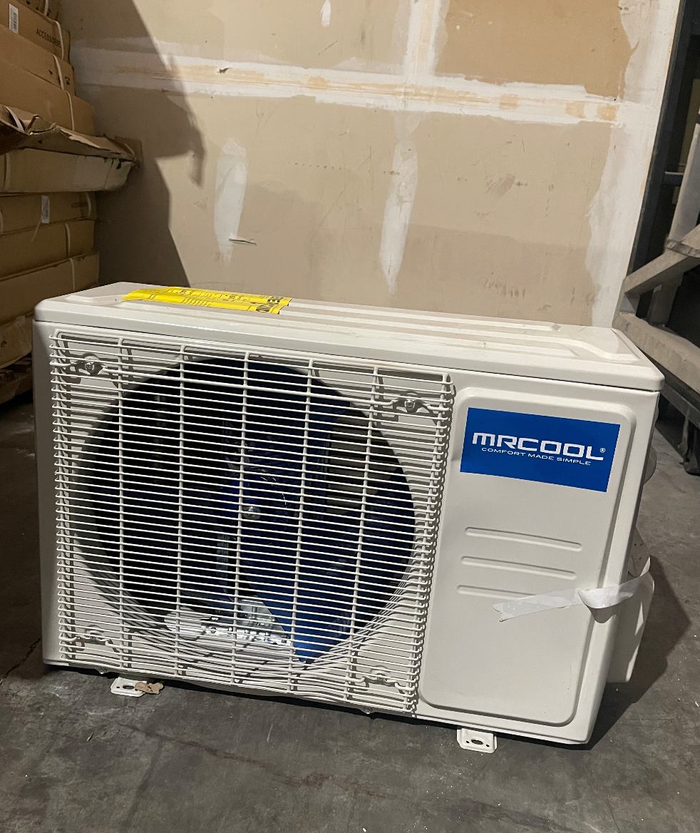 Grade A - MRCOOL 4th Gen Easy Pro 9,000 BTU Condenser 115V - (S&D)