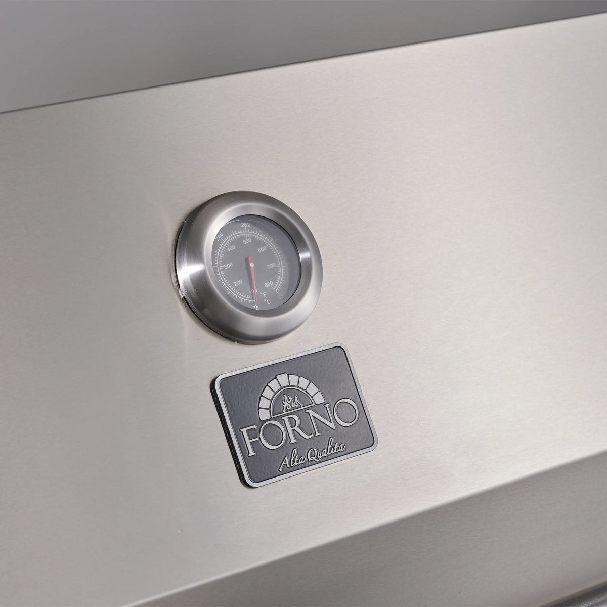 Forno Rimini outdoor kitchen FODKT2544BLK - 2575wht temperature gauge close up
